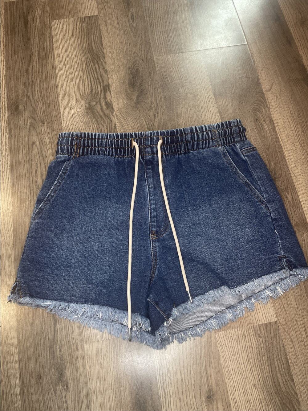 Celebrity Pink Women’s Dark Washed Jean Shorts Women Small